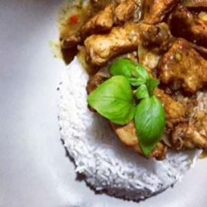 Basil Chicken in Coconut-Curry Sauce_image