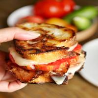 Grilled Cheese with Tomatoes and Bacon_image