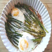 Baked Eggs and Asparagus_image