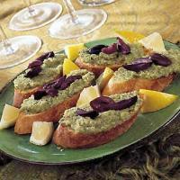 Crostini with Spicy Green Olivada_image