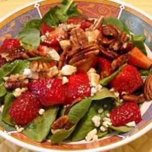 Strawberry Blue Cheese Salad_image