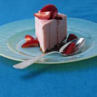 Rhubarb Frozen Yogurt Torte_image