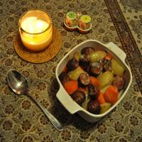 Baked Farmer Sausage, Potatoes, and Carrots With Gravy_image