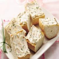 Grilled Garlic, Chive and Cheese Bread_image