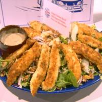 Crispy Chicken Salad with Sugared Pecans, Pears and Blue Cheese_image