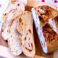 Peppercorn and Pepperoni Bread With Cheese_image