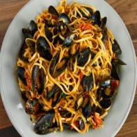 Spicy Mussels with Muscle and Linguini image
