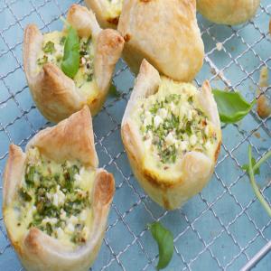 Savory Puff Pastry Spinach-and-Pesto Bites image