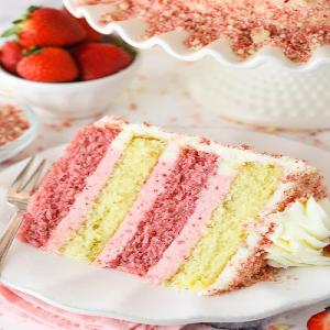Strawberry Crunchy Layer Cake_image