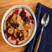 Oatmeal with Blueberry Sauce and Crumble Topping_image