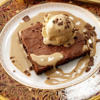 Flourless Chocolate Cake with Peanut Butter Ice Cream_image