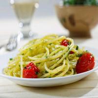 Barilla® Gluten Free Spaghetti with Blistered Grape Tomatoes, Spinach & Parsley Pesto image