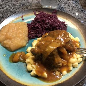 Slow-Cooked German Short Ribs_image