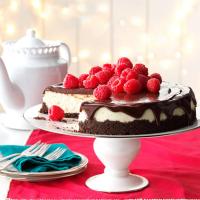 Vanilla Bean Cheesecake with Chocolate Ganache_image