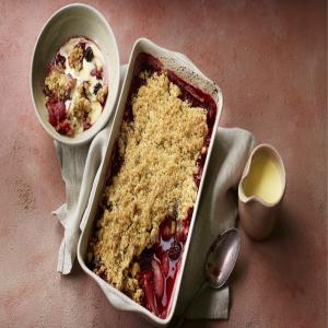 Blackberry and pear crumble_image