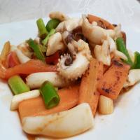 Spicy Stir Fried Squid (Ohjing-Uh Bokkeum) image
