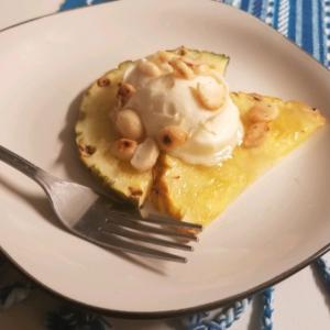 Grilled Pineapple with Mascarpone Cream image