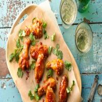 Honey-Baked Sriracha Chicken Wings_image