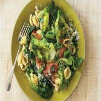 Pasta with Peas, Asparagus, Butter Lettuce, and Prosciutto_image