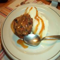 Cinnamon Bread Puddings With Caramel Syrup_image