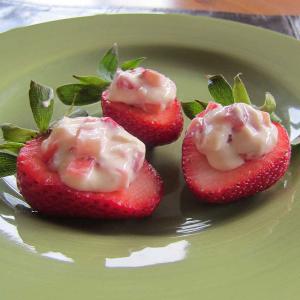 Banana Cream Stuffed Strawberries_image