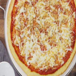 Cornmeal-Crust Cheese Pizza_image