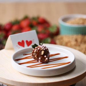 Chocolate Covered Strawberries: Sugar Storm Recipe by Tasty_image