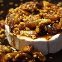 Figs and Toasted Almonds Brie_image