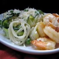 Spaghetti With Peas, Zucchini Ribbons, and Garlic Shrimp_image
