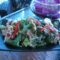Spinach Salad With Cashews & Bean Sprouts_image