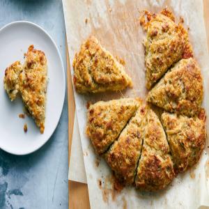 Gruyère and Black Pepper Scones_image