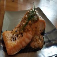 Salmon With Dijon Dill Shallot Sauce_image