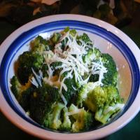 Steamed Broccoli With Olive Oil and Parmesan_image