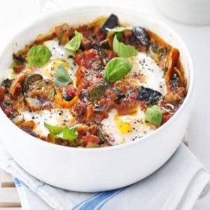 Easy ratatouille with poached eggs_image