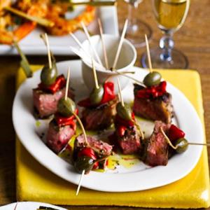 Seared beef, grilled pepper & caper berry_image