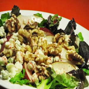 Field Salad With Pears and Blue Cheese image