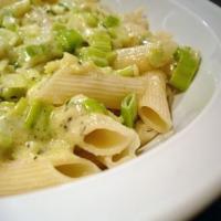 Vegan creamy garlic & leek pasta_image