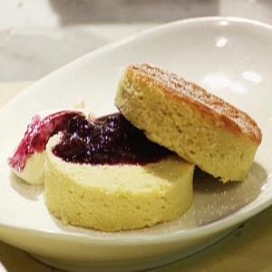 Olive Oil Cake with Blueberries and Mascarpone_image