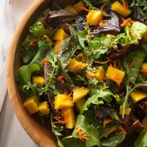 Mesclun and Mango Salad with Ginger Carrot Dressing_image