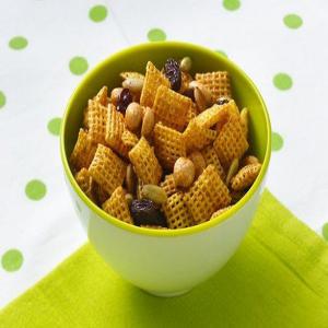 Gluten Free Sweet and Spicy Honey Nut Chex® Mix_image