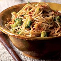 Spaghetti with broccoli & anchovies image