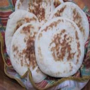 Batbout (Moroccan Pita) Recipe - Mkhamer, Toghrift, Matlou'_image