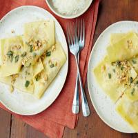 Roasted Butternut Squash Ravioli with Sage, Hazelnut and Brown Butter Sauce_image