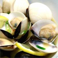 Steamed Clams in Butter and Sake image
