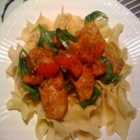 Balsamic Chicken With Spinach and Fresh Tomato_image