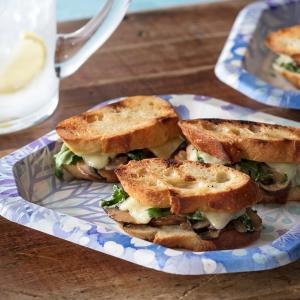 Mini Grilled Cheese Sandwiches with Sauteed Mushrooms and Arugula_image