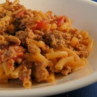 Beefy Macaroni and Cheese With Tomatoes image