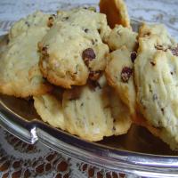 Walnut and Raisin Cookies_image