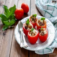 Pomodori ripieni freddi con olive e provola_image