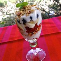 Easy Crunchy Berry Parfaits_image